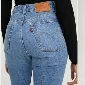 Aritzia x Levi’s 501 Crop Jeans
